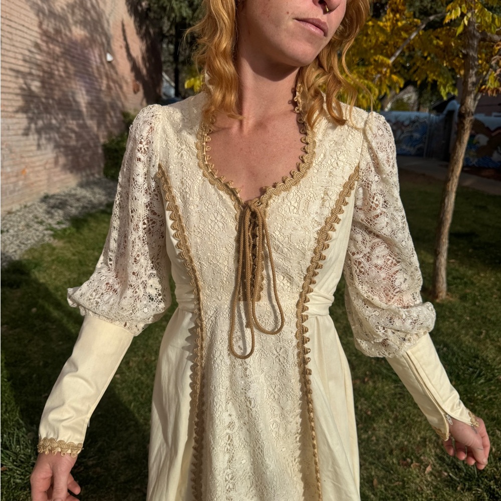 1960s Gunne Sax Ivory Lace Renaissance Prairie Maxi Dress Size 6 - Picture 11 of 13